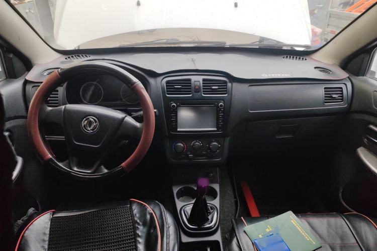 Used Dongfeng Fengon 330 2014 1.5L Manual Standard Edition DK15-02 Center Console