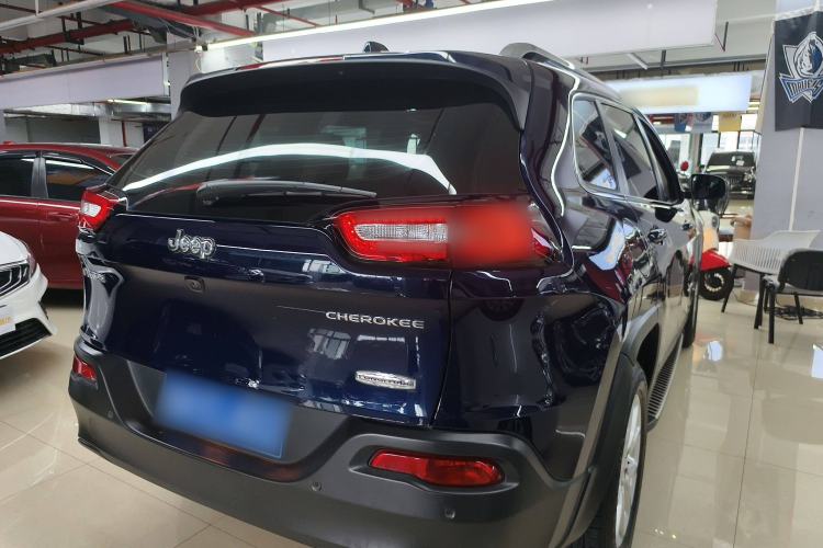 Used Jeep Cherokee 2016 2.0L Superior Edition