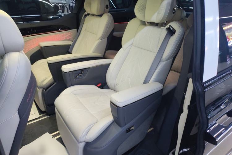 Used Zeekr 009 2024 7-Seater Aisle Version 108 kWh
