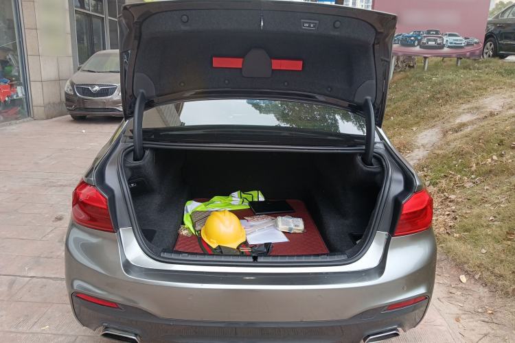 Used BMW 5 Series 2018 Restyled 530Li Leading Edition M Sport Package
