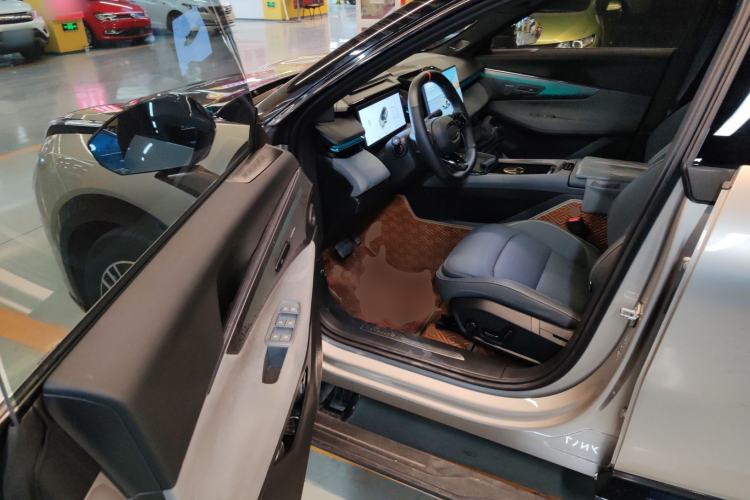 Used Lynk & Co 08 EM-P 2025 245km Ultra-Long Range Halo