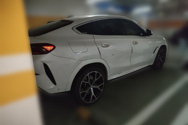 Used BMW X6 2021 xDrive40i Luxury Model with M Sport Package
