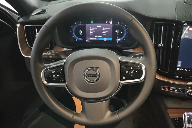 Used Volvo XC60 2024 B5 4x4 Smart Luxury Edition
