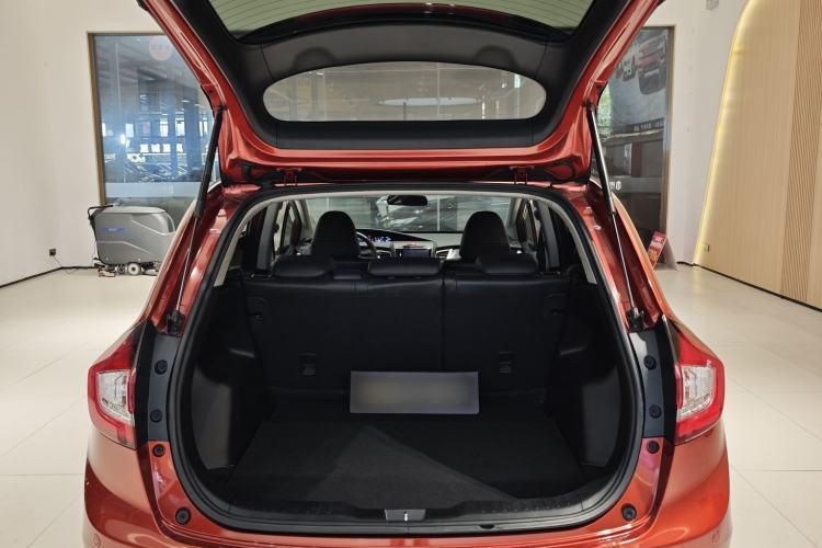 Used Honda Jade 2013 1.8L automatic Comfort version 5 seats Interior 9