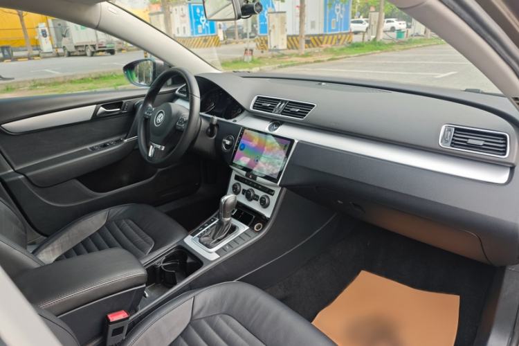 Used Volkswagen Magotan 2015 1.8TSI Advanced Model Interior 10