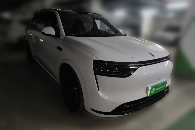 Used Hima AITO M8 2025 Extended-Range Ultra Version 53.4 kWh 5-Seater Edition Front Right 45 Deg