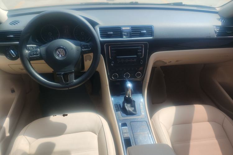 Used Volkswagen Passat 2015 1.8TSI DSG Prestige Edition Center Console