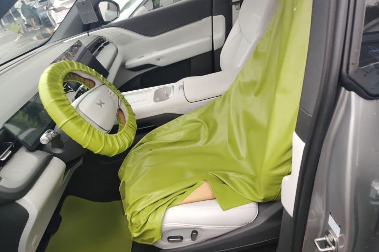 Used XPeng G6 2025 625 Long-Range Max Tech Edition Left Front Seat