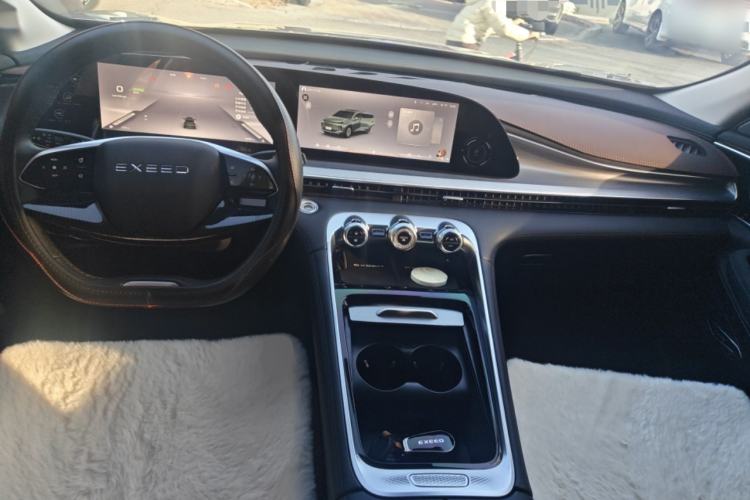 Used EXEED Lingyun 2024 300T Two-Wheel Drive Starlight Edition Center Console