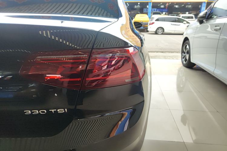 Used Volkswagen Magotan 2023 2 Million Units Limited Edition 330TSI DSG Leading Version Exterior 3