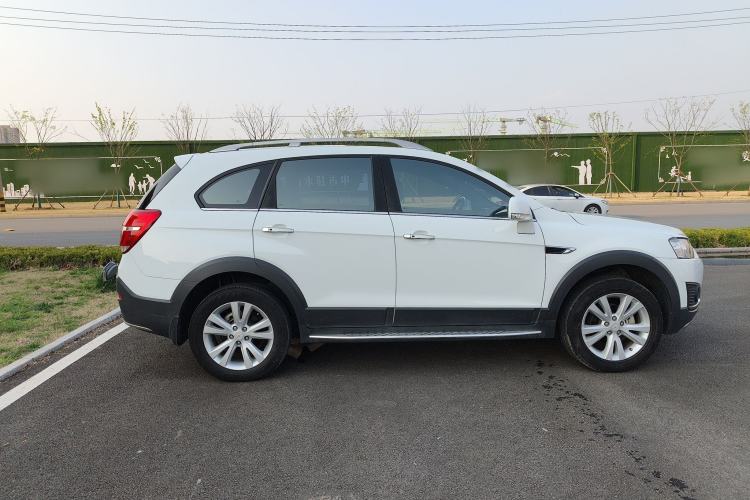 Used Chevrolet Captiva 2017 2.4L 4x4 Flagship Edition 7-Seater
