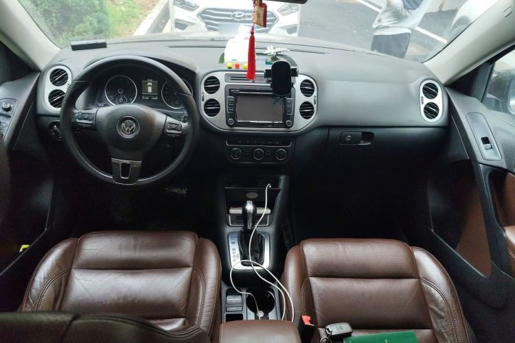 Used Volkswagen Tiguan 2013 1.8 TSI Automatic All-Wheel Drive Luxury Model Center Console