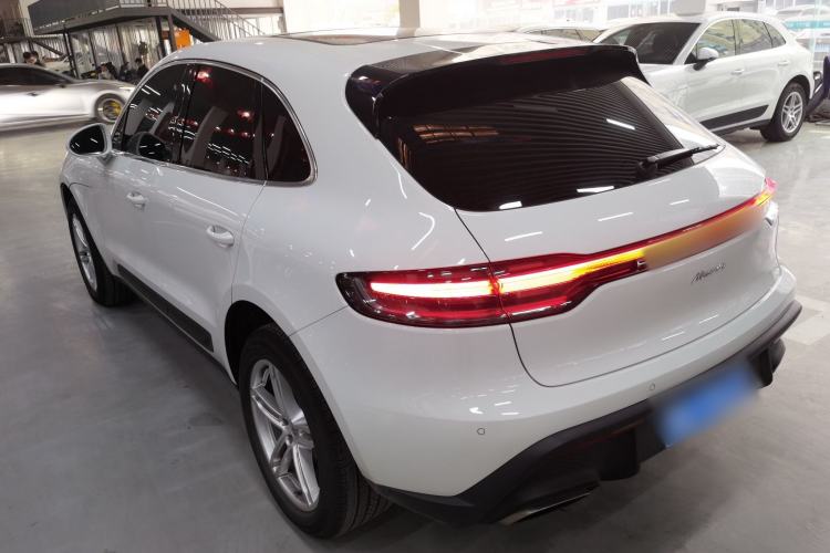 Used Porsche Macan 2024 Macan 2.0T Rear Left 45 Deg