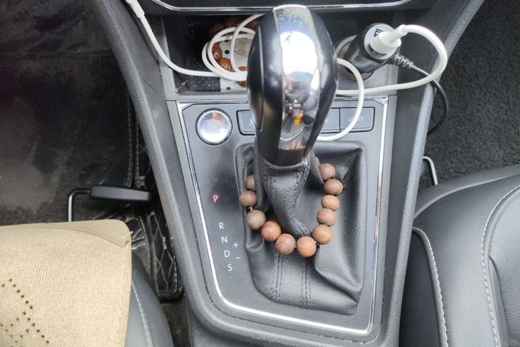 Used Volkswagen Lavida 2017 1.6L Automatic Comfort Edition Gear Lever