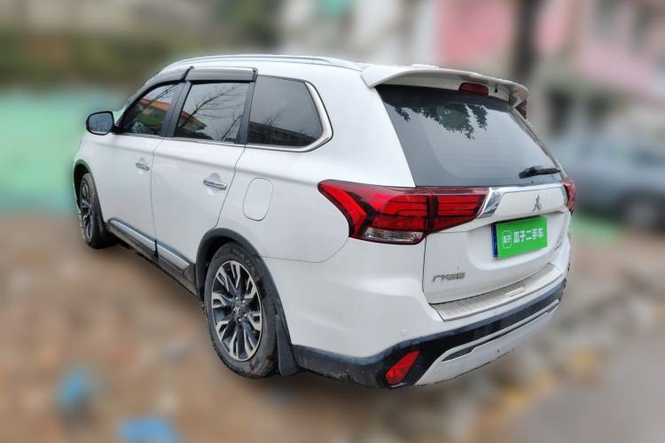 Used Mitsubishi Outlander 2019 2.4L Two-Wheel Drive ZhiXing Version 5 Seats China V Emission Standard