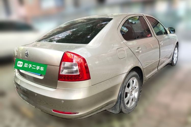 Used Skoda Octavia 2014 1.6L Manual Eado Edition Rear Right 45 Deg