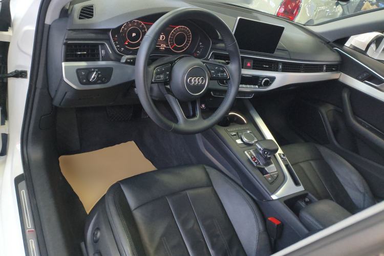 Used Audi A4L 2019 40 TFSI Fashion Version China V