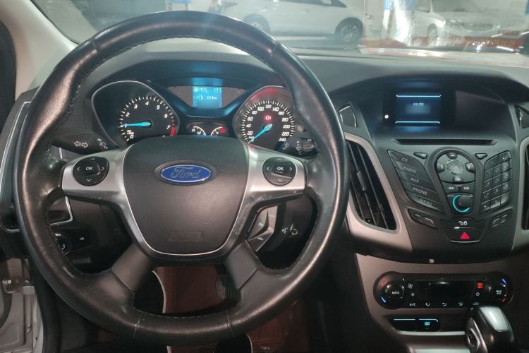 Used Ford Focus 2012 Sedan 1.6L Automatic Fashion Edition
