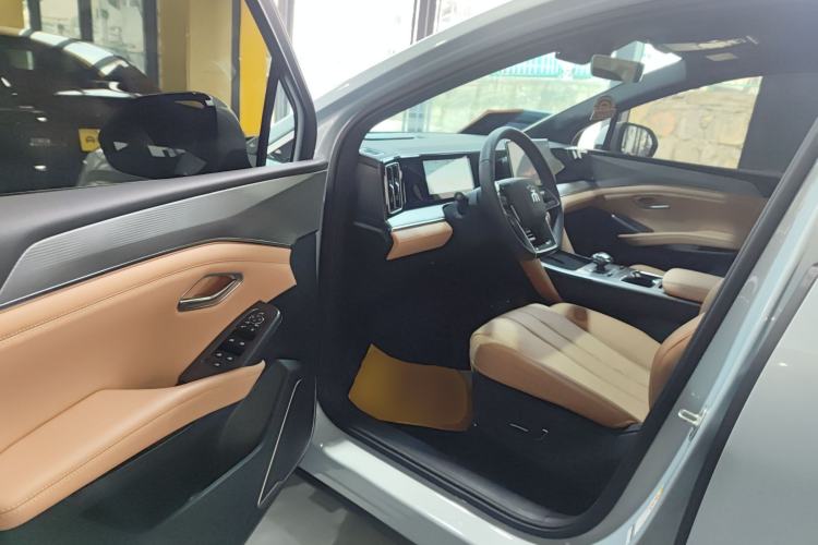 Used BYD Song L DM-i 2024 112 km Leading Edition Driver Seat