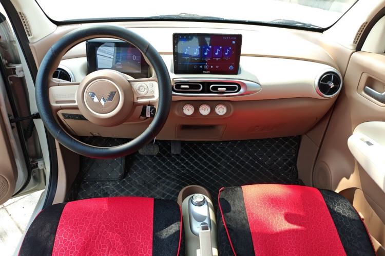 Used Wuling Hongguang MINIEV 2025 Four-Door Version Advanced Edition Center Console