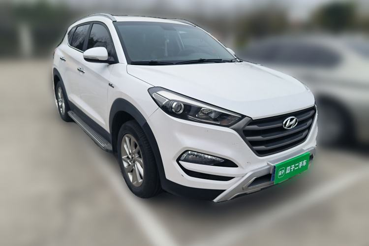 Used Hyundai Tucson 2015 1.6T Dual-Clutch Two-Wheel-Drive Smart Model Front Right 45 Deg