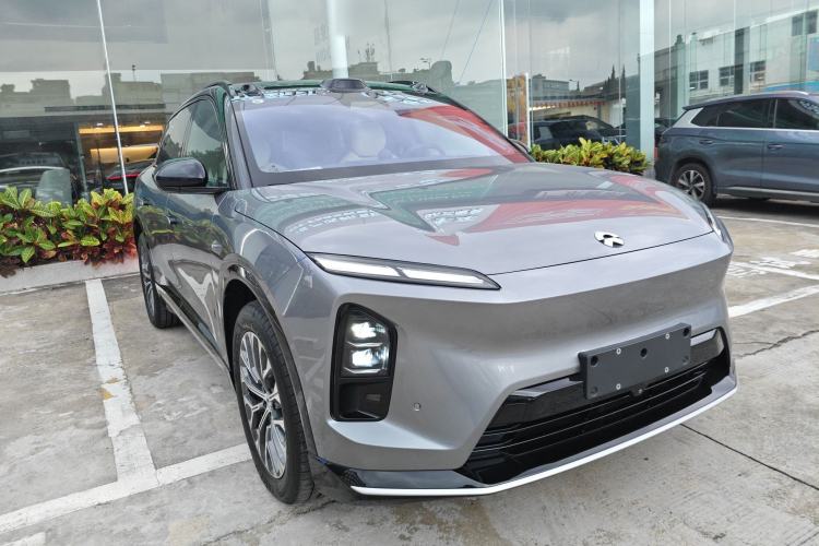Used Nio ES6 2025 100 kWh Front Right 45 Deg