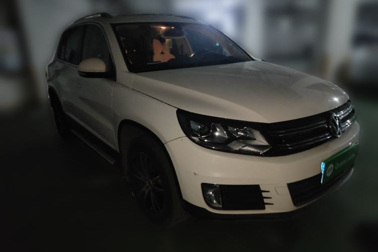 Used Volkswagen Tiguan 2015 1.8TSI Automatic Two-Wheel Drive Luxury Model Front Right 45 Deg
