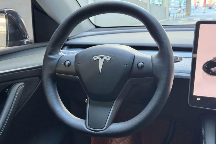 Used Tesla Model Y 2023 Rear-Wheel-Drive Version
