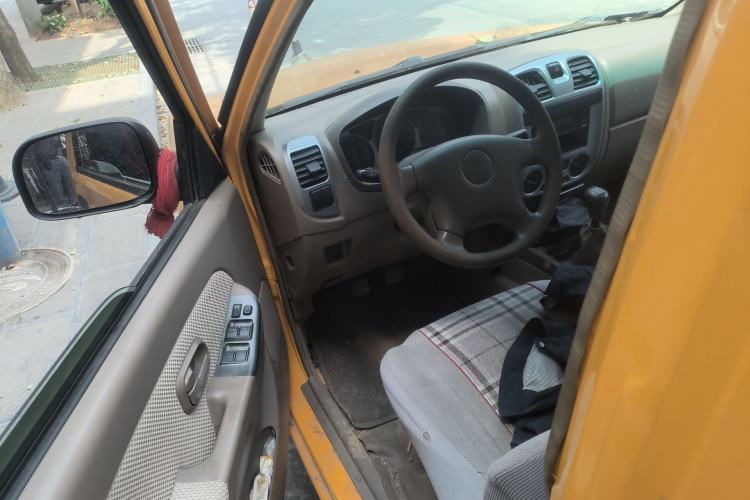 Used JMC Baodian 2016 2.8T New Value-Added Diesel Two-Wheel Drive Standard Version Long Wheelbase – JX493ZLQ4G Driver Seat