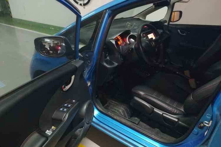 Used Honda Fit 2011 1.3L manual Comfort version
