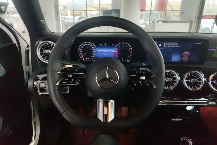 Used Mercedes-Benz A-Class 2022 Revised Version A 200 L Sport Sedan Fashionable Style
