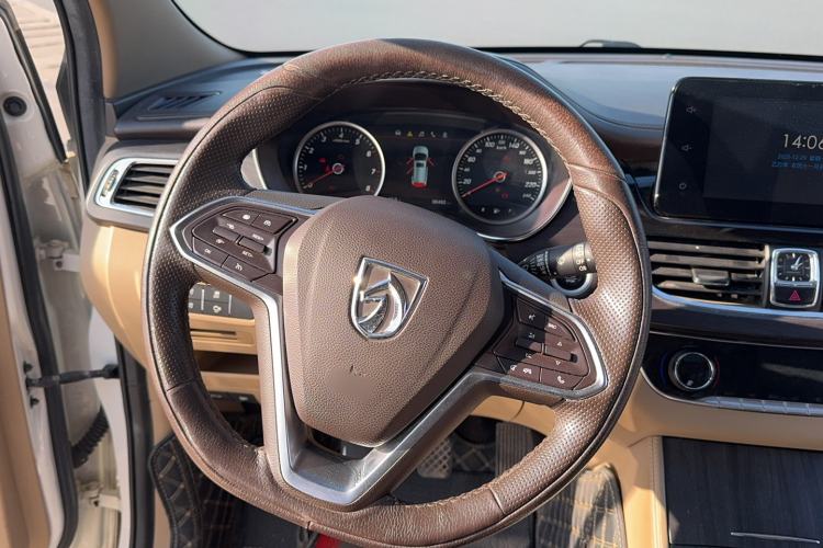 Used Baojun 730 2017 1.5T Manual Prestige Version 7 Seats Steering Wheel