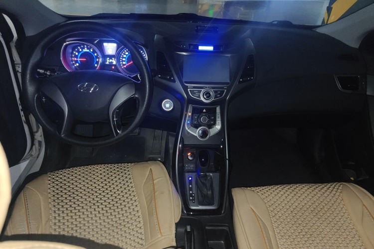 Used Hyundai Elantra (5th Generation / Langdong) 2015 1.6L Automatic Leading Model Center Console