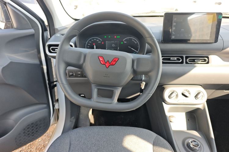 Used Wuling Hongguang New Energy 2025 Extended-Range Hybrid 50KM Comfort Version Steering Wheel