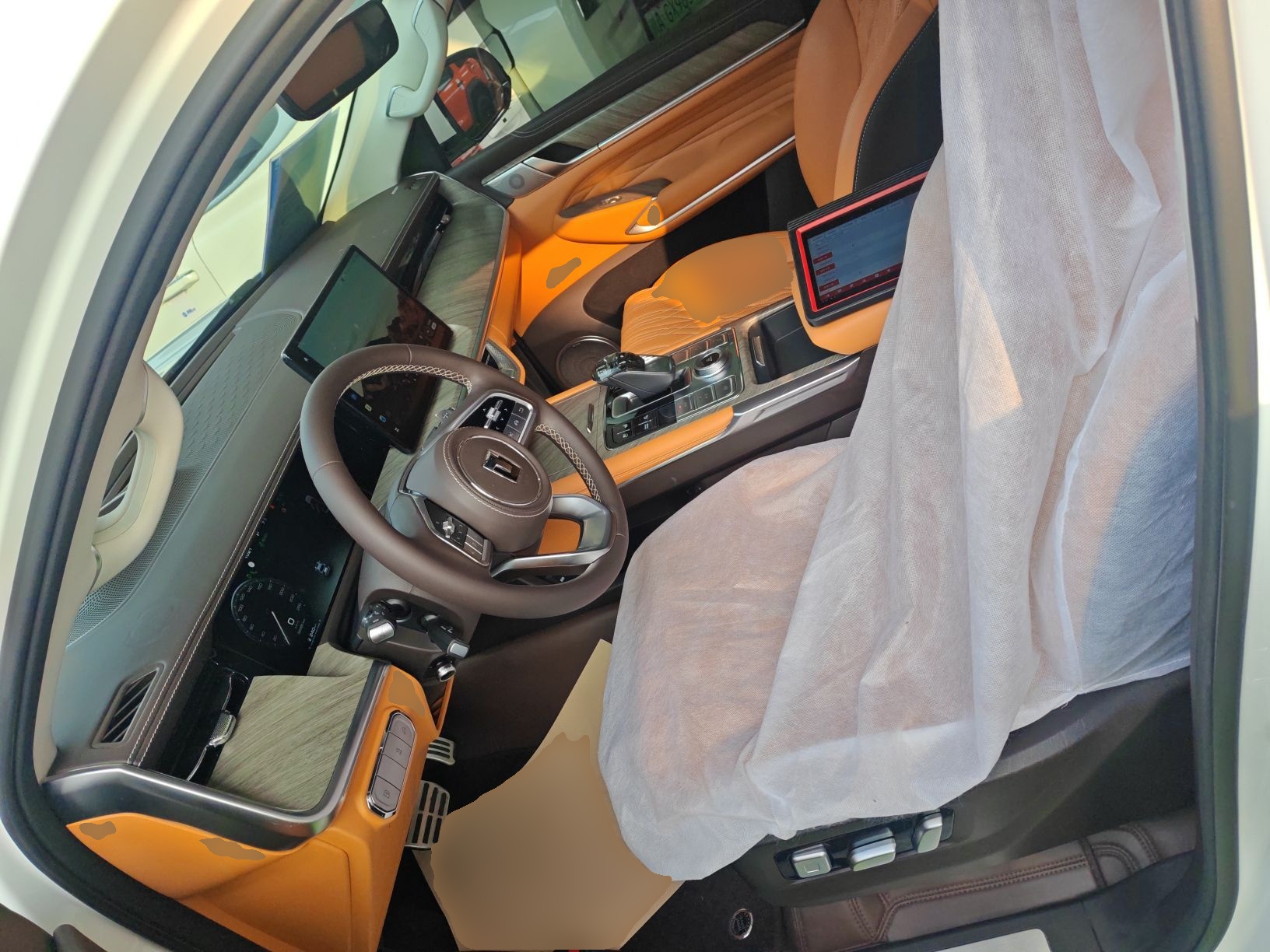 المقاعد الأمامية داخل السيارة