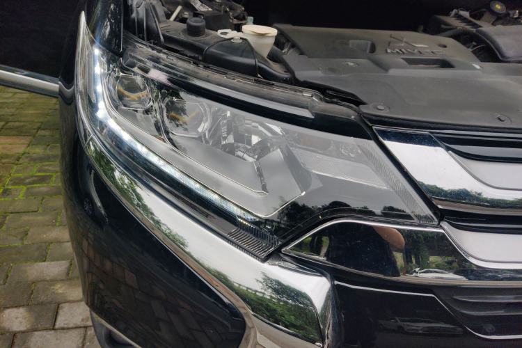 Used Mitsubishi Outlander 2018 2.4L 4x4 Elite Edition 5 Seats Right Front Headlight