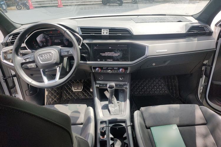 Used Audi Q3 2023 40 TFSI Fashion Dynamic Model Center Console