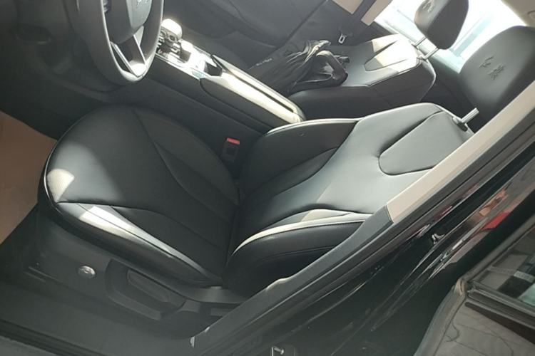 Used Hongqi E-QM5 2022 431 km Charge & Enjoy Edition
