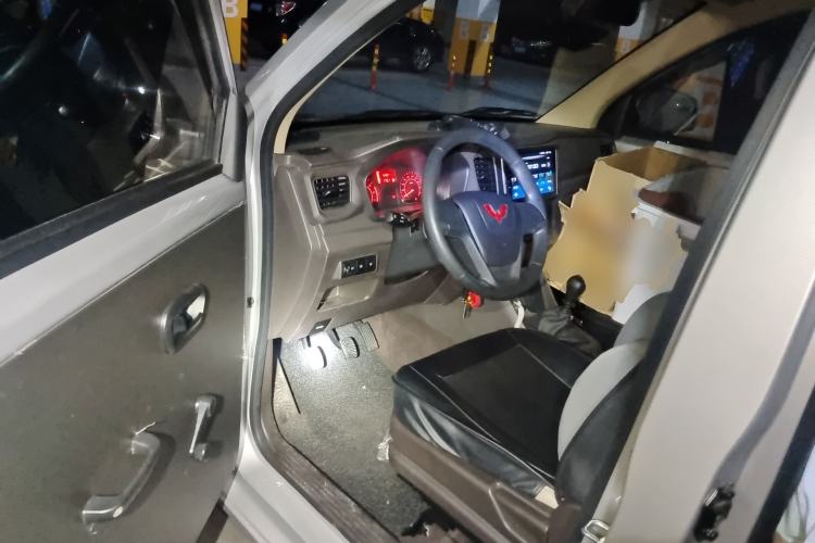 Used Wuling Hongguang V 2022 1.5L Jingqu Edition Electric-Assist LAR Driver Seat