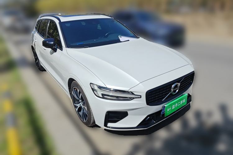 Used Volvo V60 2021 B5 Zhiyuan Sport Edition Front Right 45 Deg