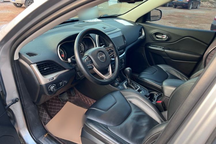 Used Jeep Cherokee 2014 2.4L Luxury Edition
