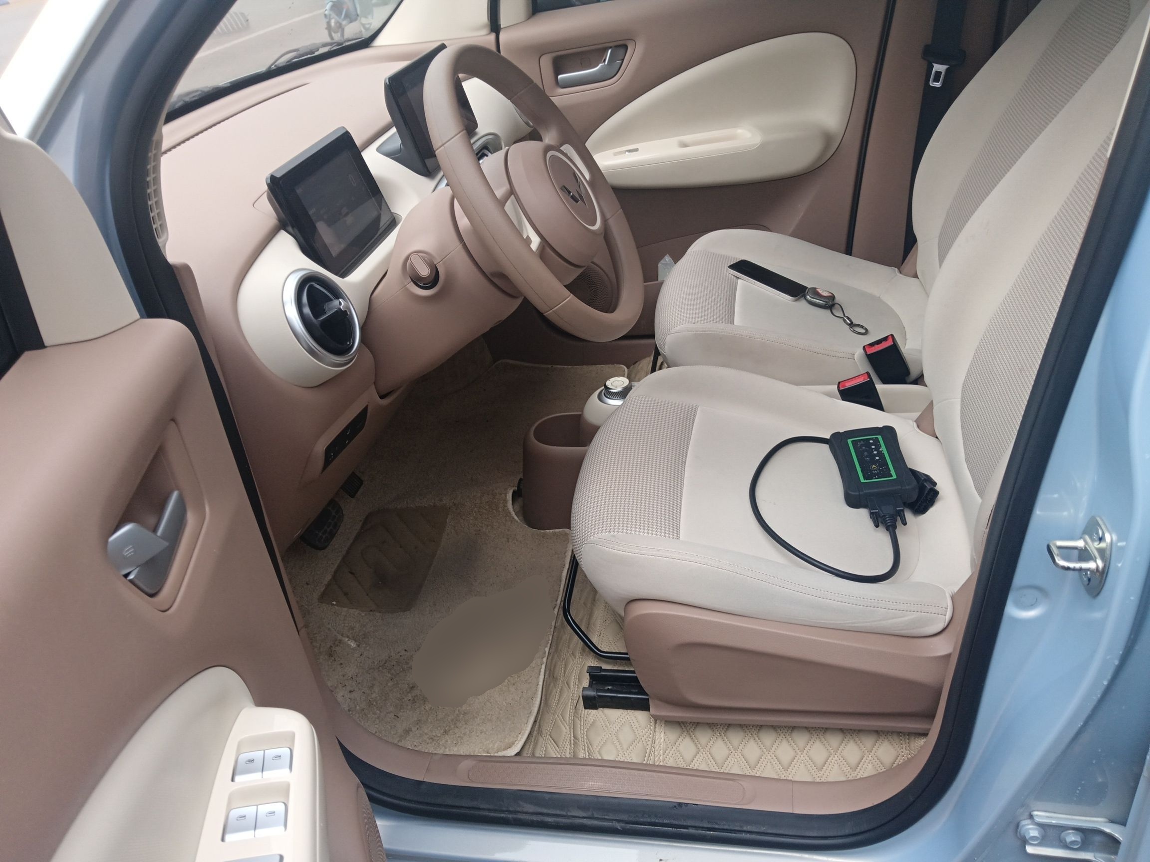 Переднее сиденье в автомобиле