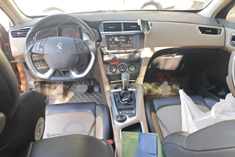 Used DS 6 2014 1.6T Luxury Edition THP160 Center Console