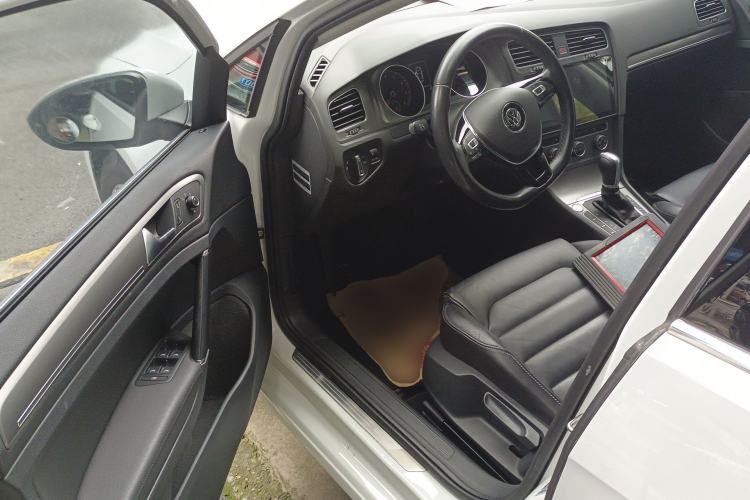 Used Volkswagen Golf 2015 1.4TSI Automatic Luxury Model
