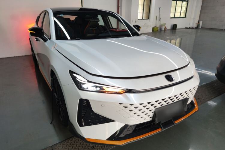 Used CHANGAN UNI-V 2024 1.5T Prestige Sport Edition Front Right 45 Deg