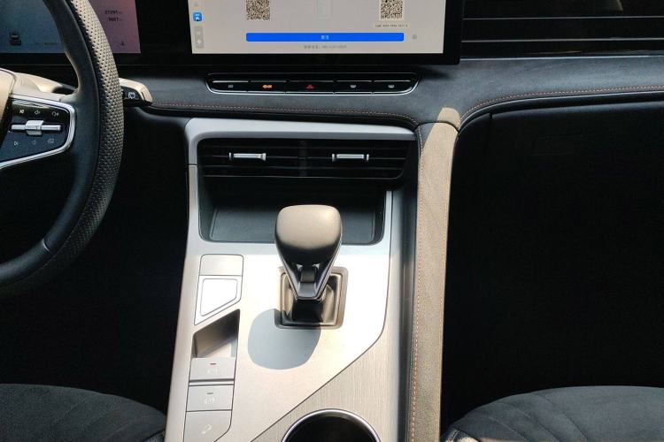 Used Roewe D5X DMH 2024 135 Tech Edition
