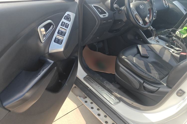 Used Hyundai ix35 2015 2.0L Automatic 2WD Smart Type China IV