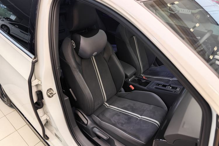 Used Volkswagen Golf 2021 280TSI DSG Pro First Edition Right Front Seat