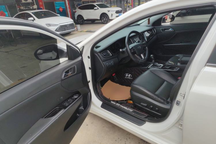 Used Hyundai Mistra 2014 1.8L Automatic Deluxe DLX Model Driver Seat