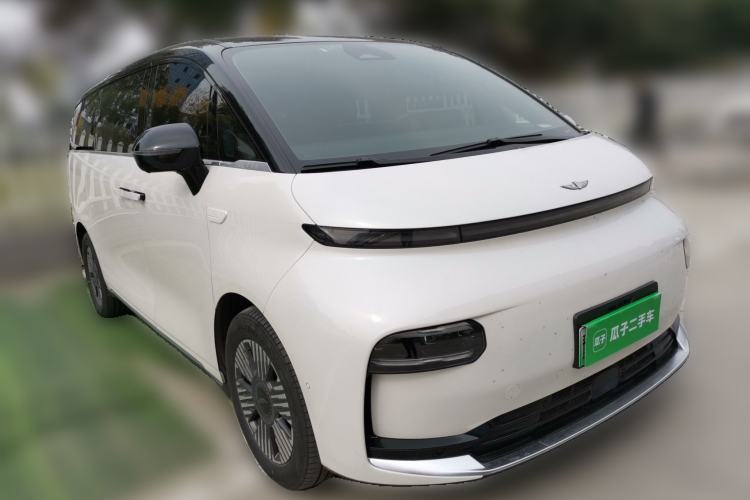 Used Geely Galaxy LEVC L380 2024 140-Degree 6-Seater All-Wheel-Drive Ultra